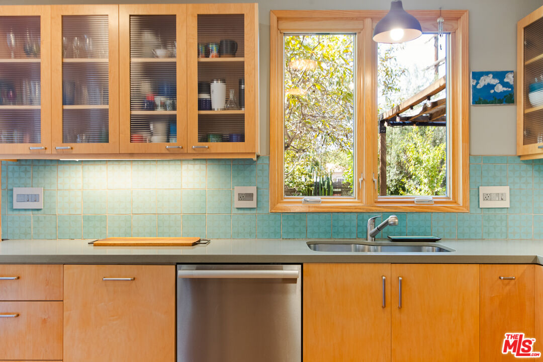 1809 S Orange Grove Ave