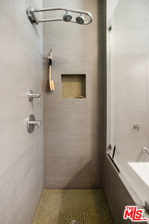 1809 S Orange Grove Ave