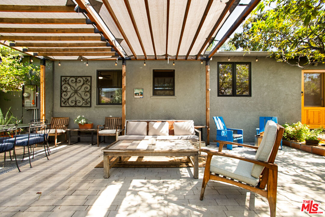 1809 S Orange Grove Ave