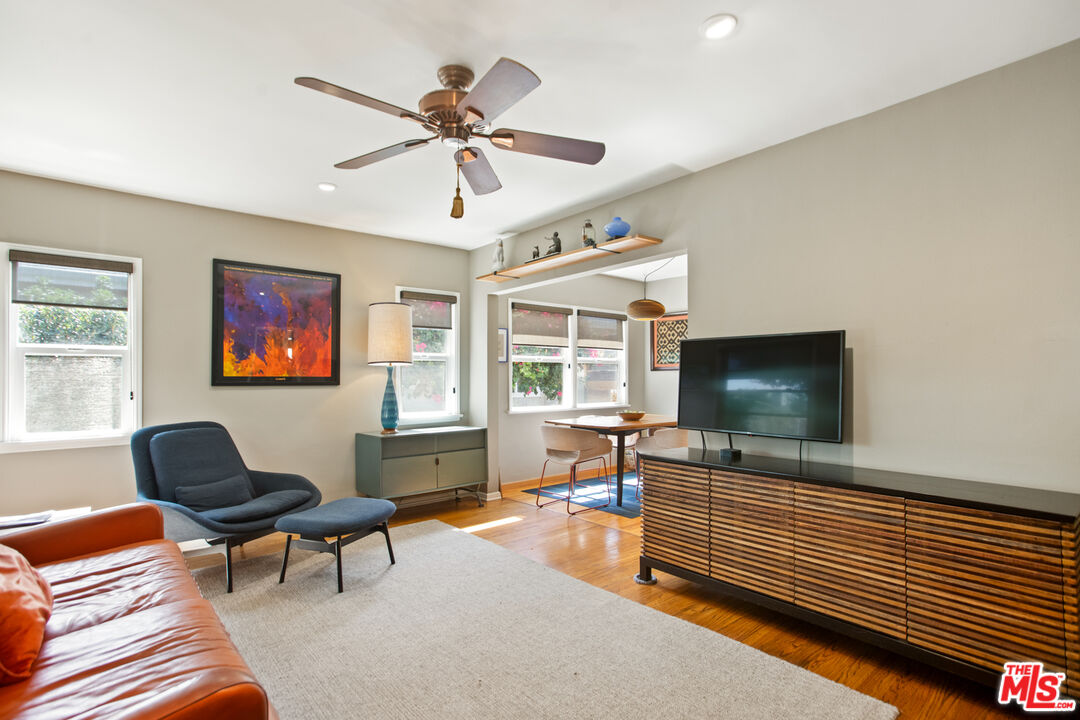 1809 S Orange Grove Ave