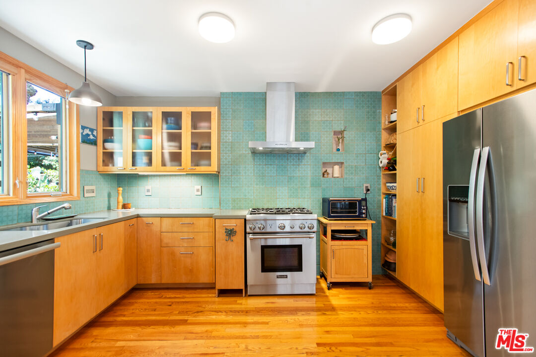 1809 S Orange Grove Ave