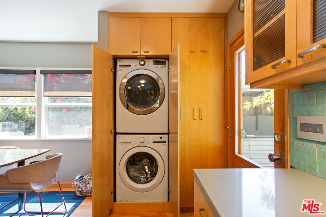 1809 S Orange Grove Ave