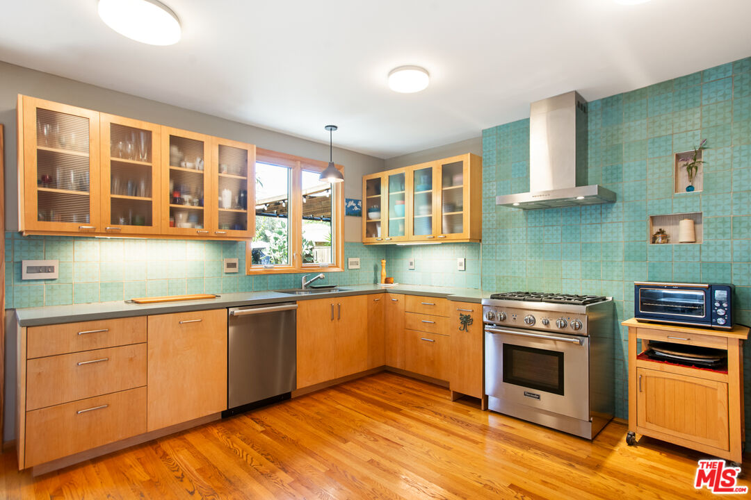 1809 S Orange Grove Ave