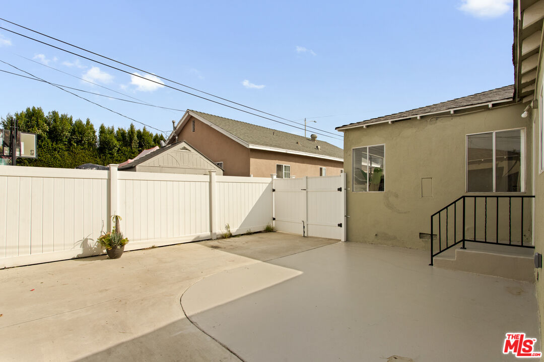 523 Simmons Ave