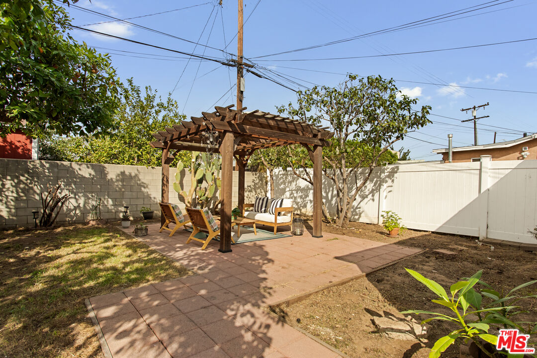 523 Simmons Ave