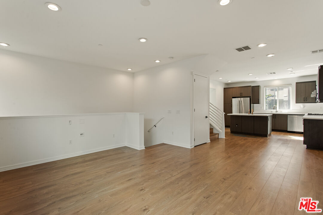 1558 Chia Way