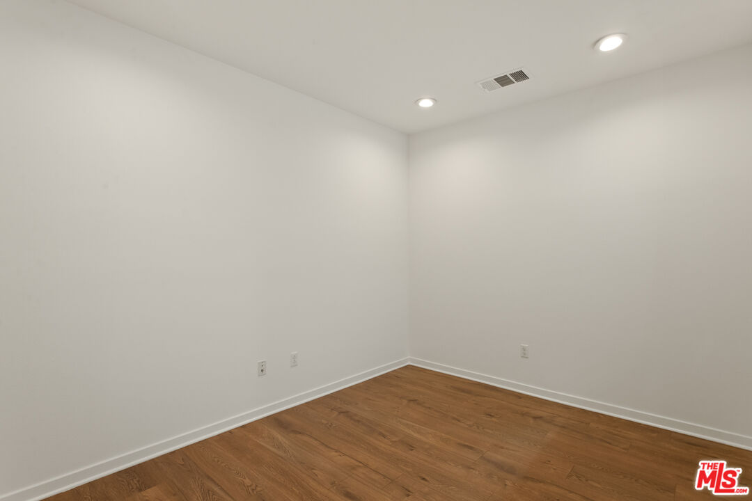 1558 Chia Way