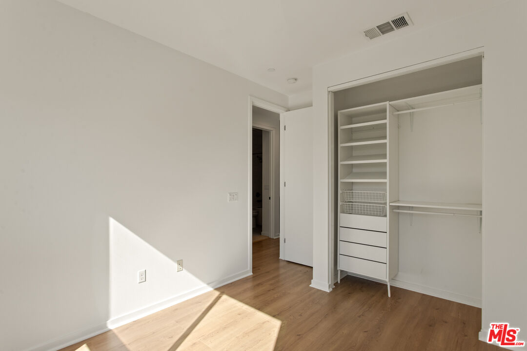 1558 Chia Way