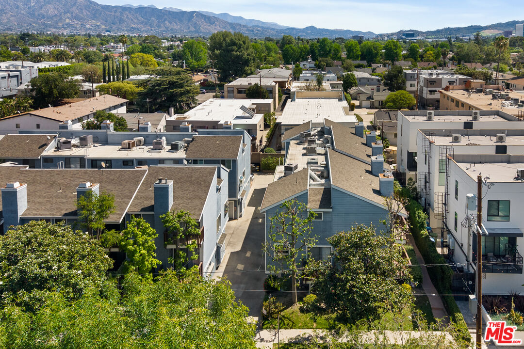 5100 Riverton Ave Unit: 9