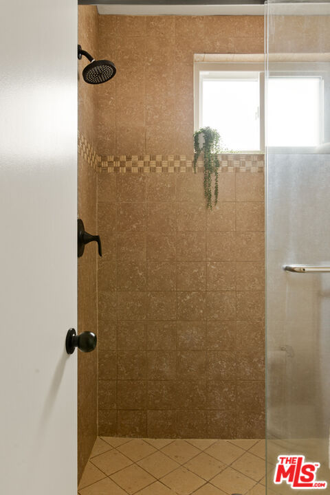 5100 Riverton Ave Unit: 9