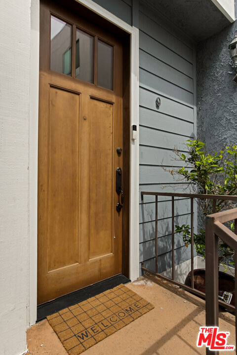 5100 Riverton Ave Unit: 9