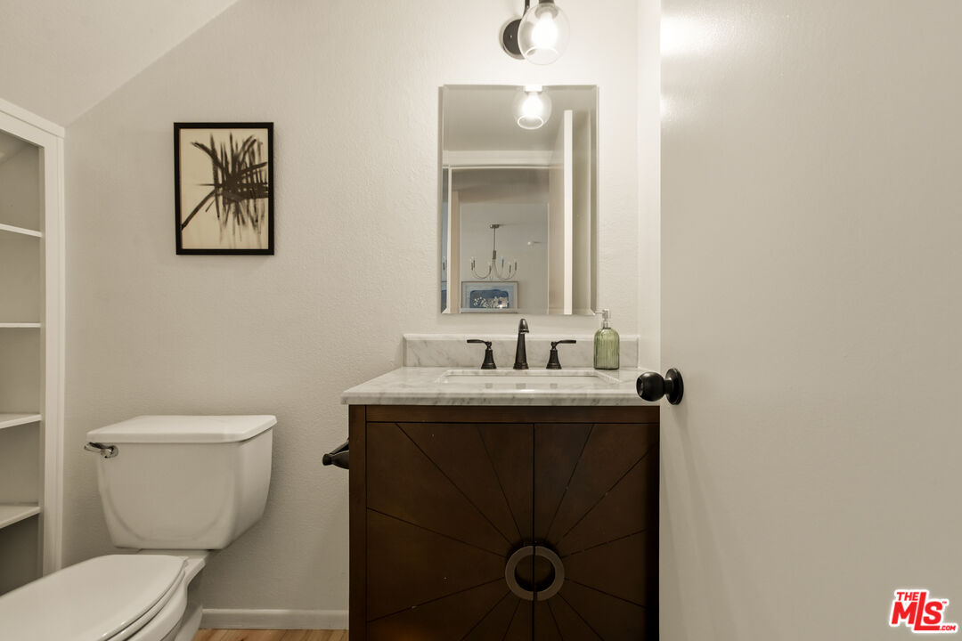 5100 Riverton Ave Unit: 9