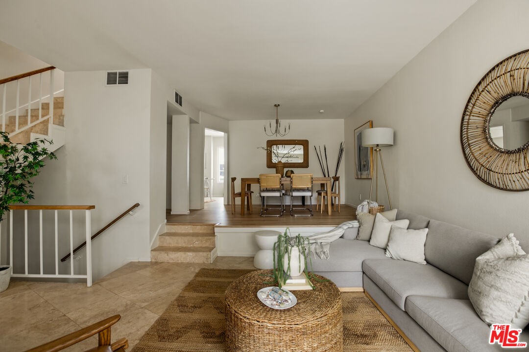 5100 Riverton Ave Unit: 9