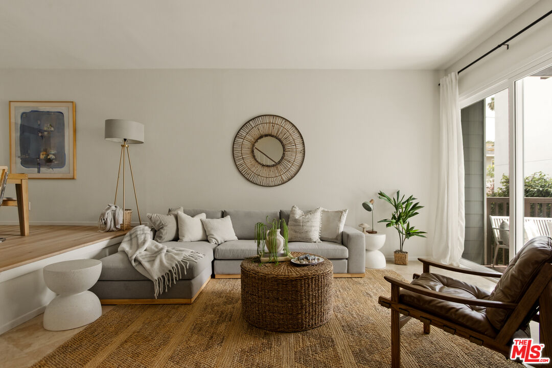 5100 Riverton Ave Unit: 9