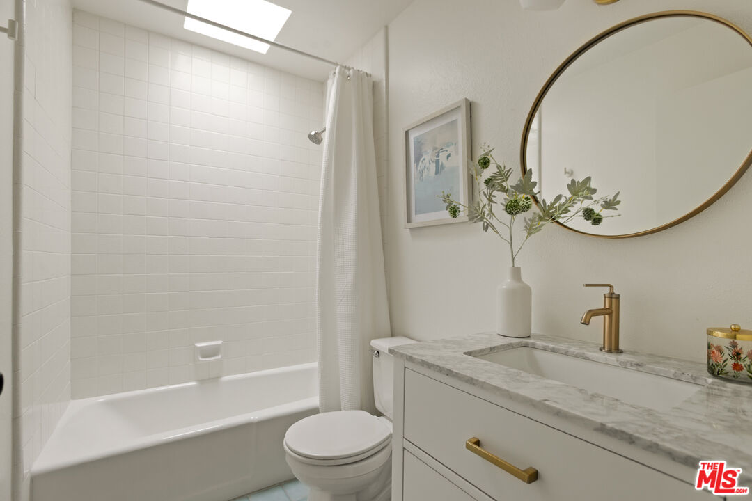 5100 Riverton Ave Unit: 9