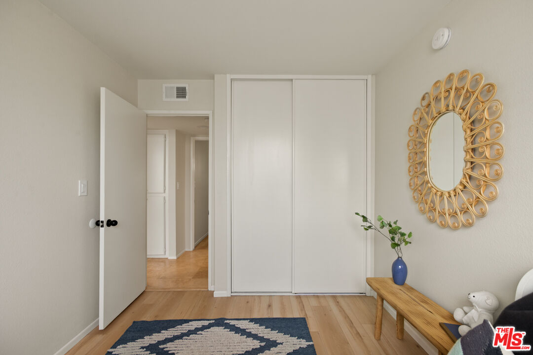 5100 Riverton Ave Unit: 9