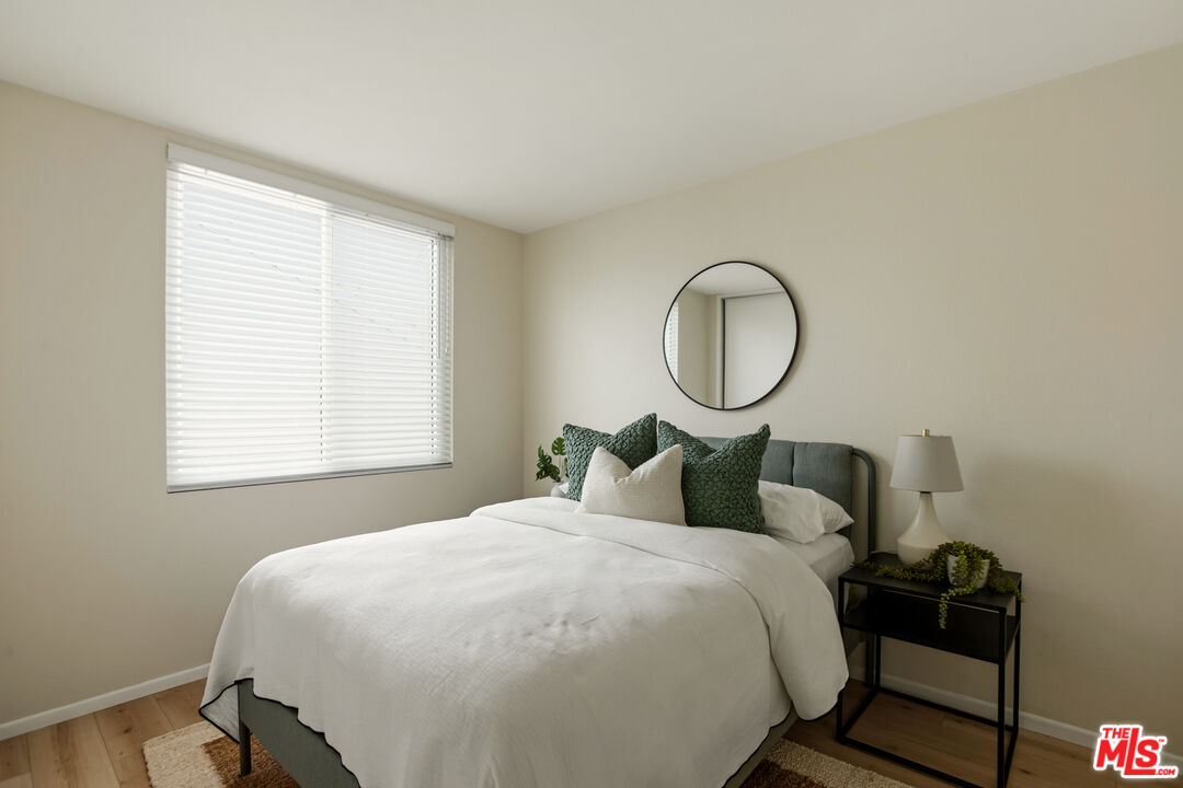 5100 Riverton Ave Unit: 9