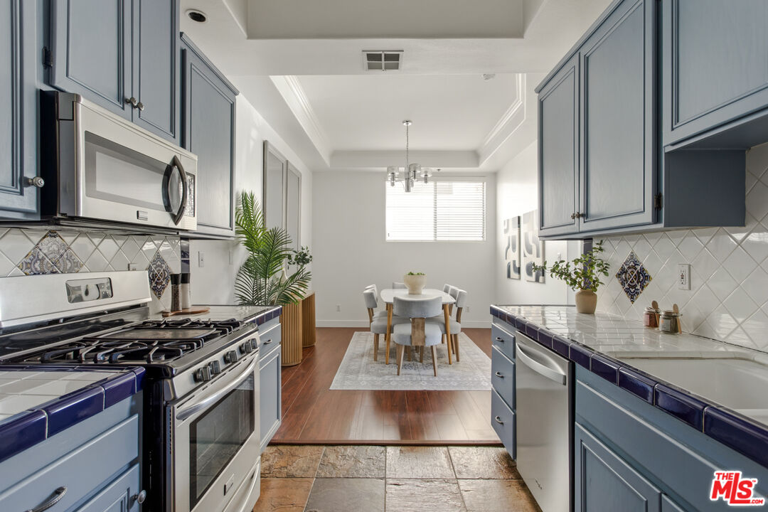 4520 Fulton Ave Unit: 14