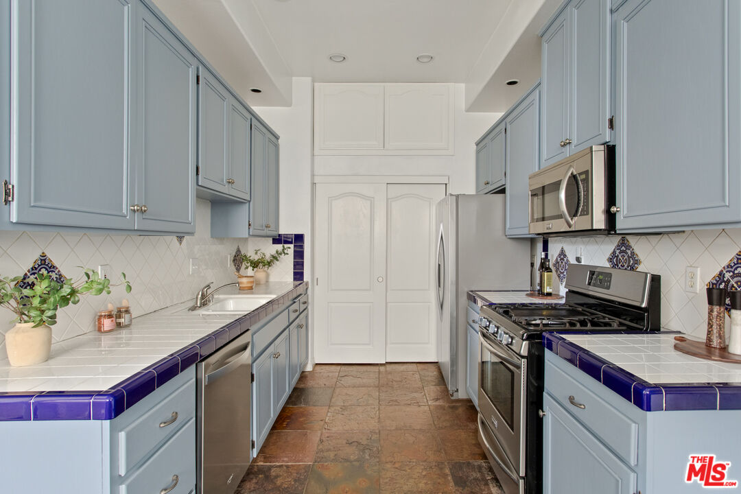 4520 Fulton Ave Unit: 14