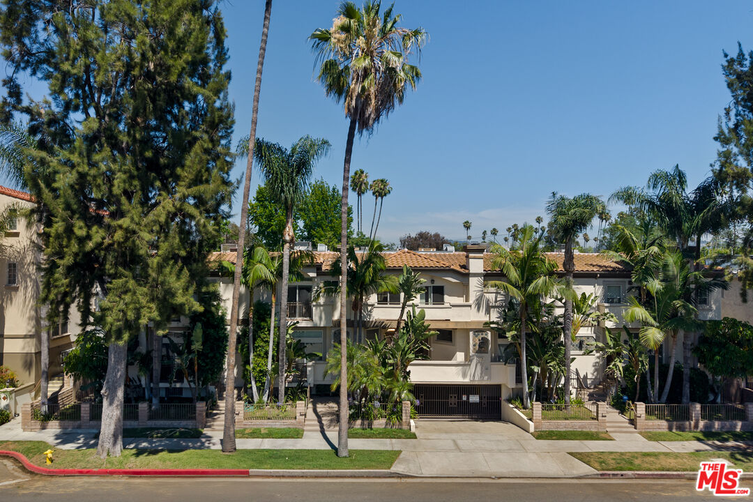 4520 Fulton Ave Unit: 14
