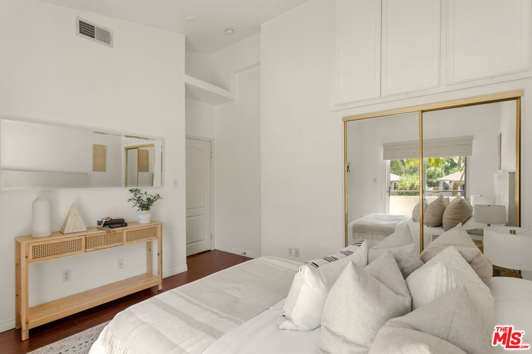 4520 Fulton Ave Unit: 14