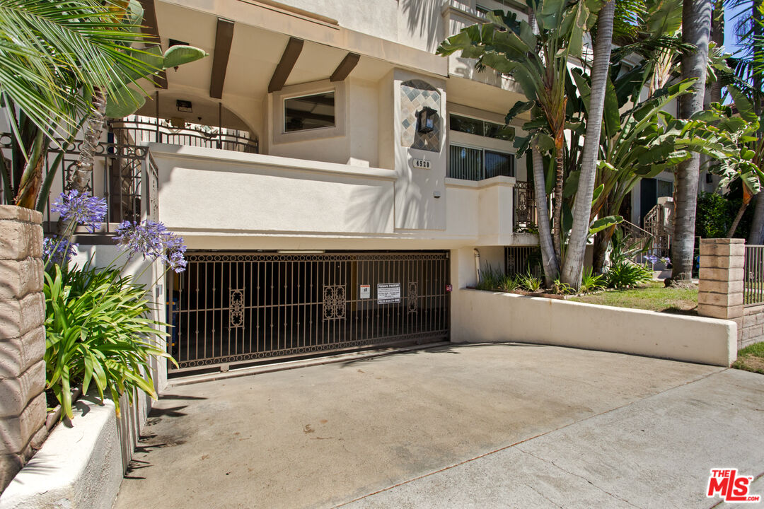 4520 Fulton Ave Unit: 14