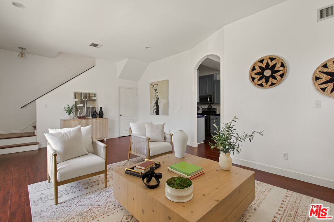 4520 Fulton Ave Unit: 14