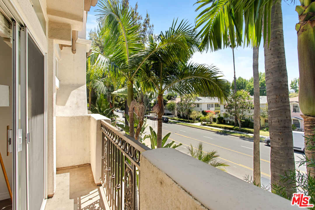 4520 Fulton Ave Unit: 14