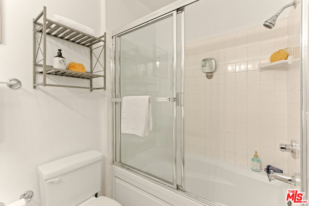 4520 Fulton Ave Unit: 14