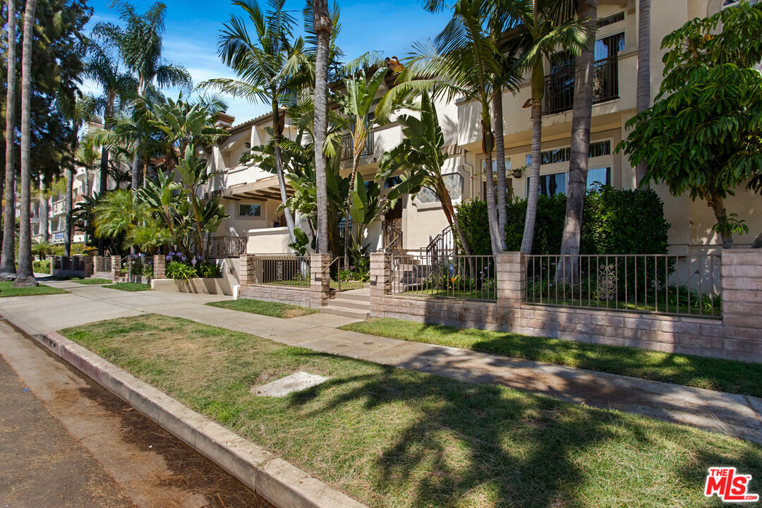 4520 Fulton Ave Unit: 14