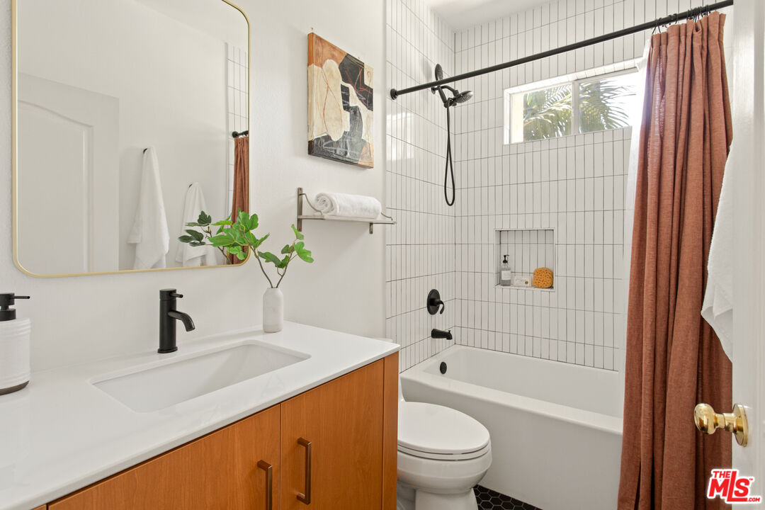 4520 Fulton Ave Unit: 14