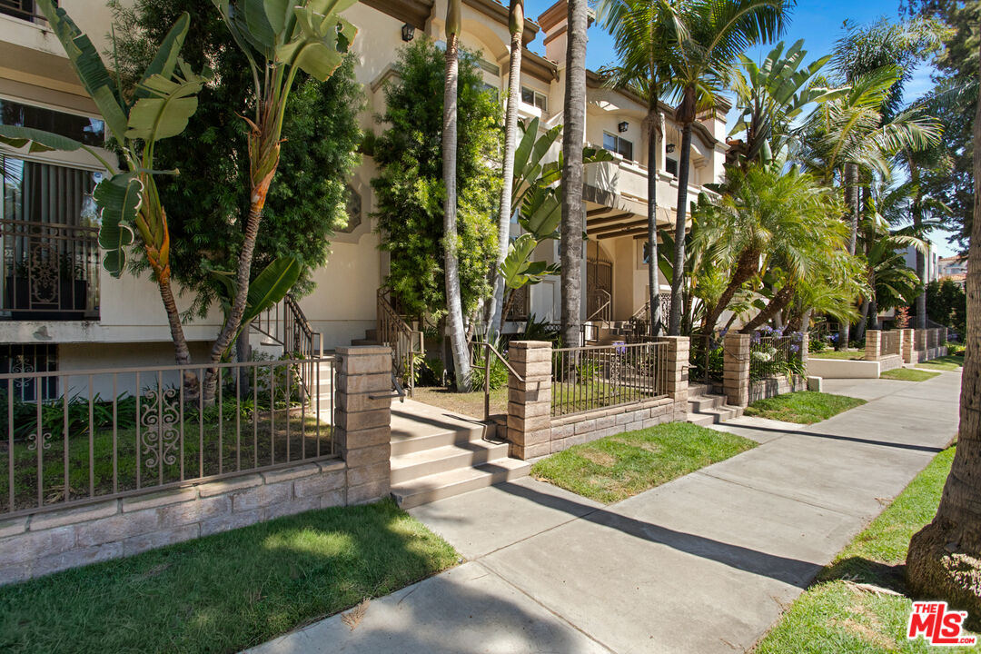 4520 Fulton Ave Unit: 14