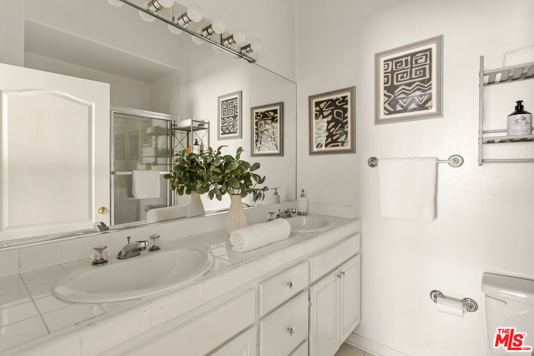 4520 Fulton Ave Unit: 14