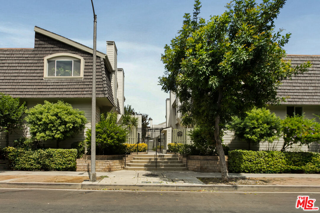 4730 Ben Ave Unit: 11
