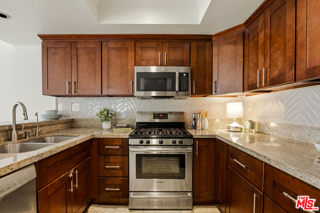 4730 Ben Ave Unit: 11