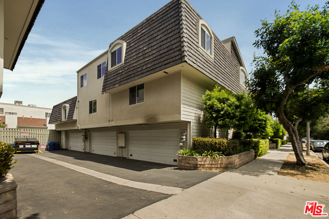 4730 Ben Ave Unit: 11