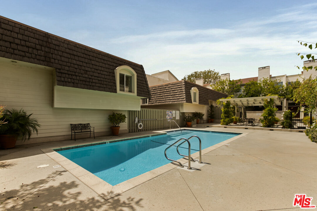 4730 Ben Ave Unit: 11