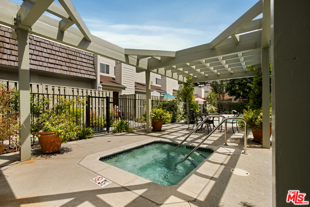 4730 Ben Ave Unit: 11