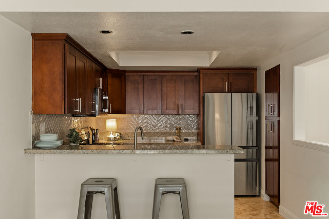 4730 Ben Ave Unit: 11