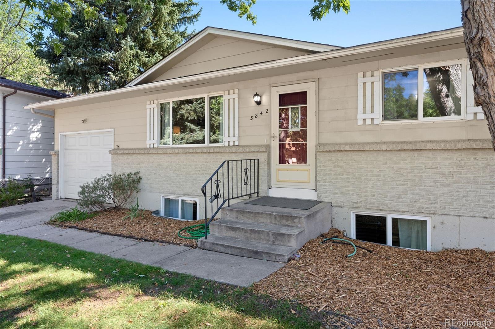 3842 Vaquero Circle