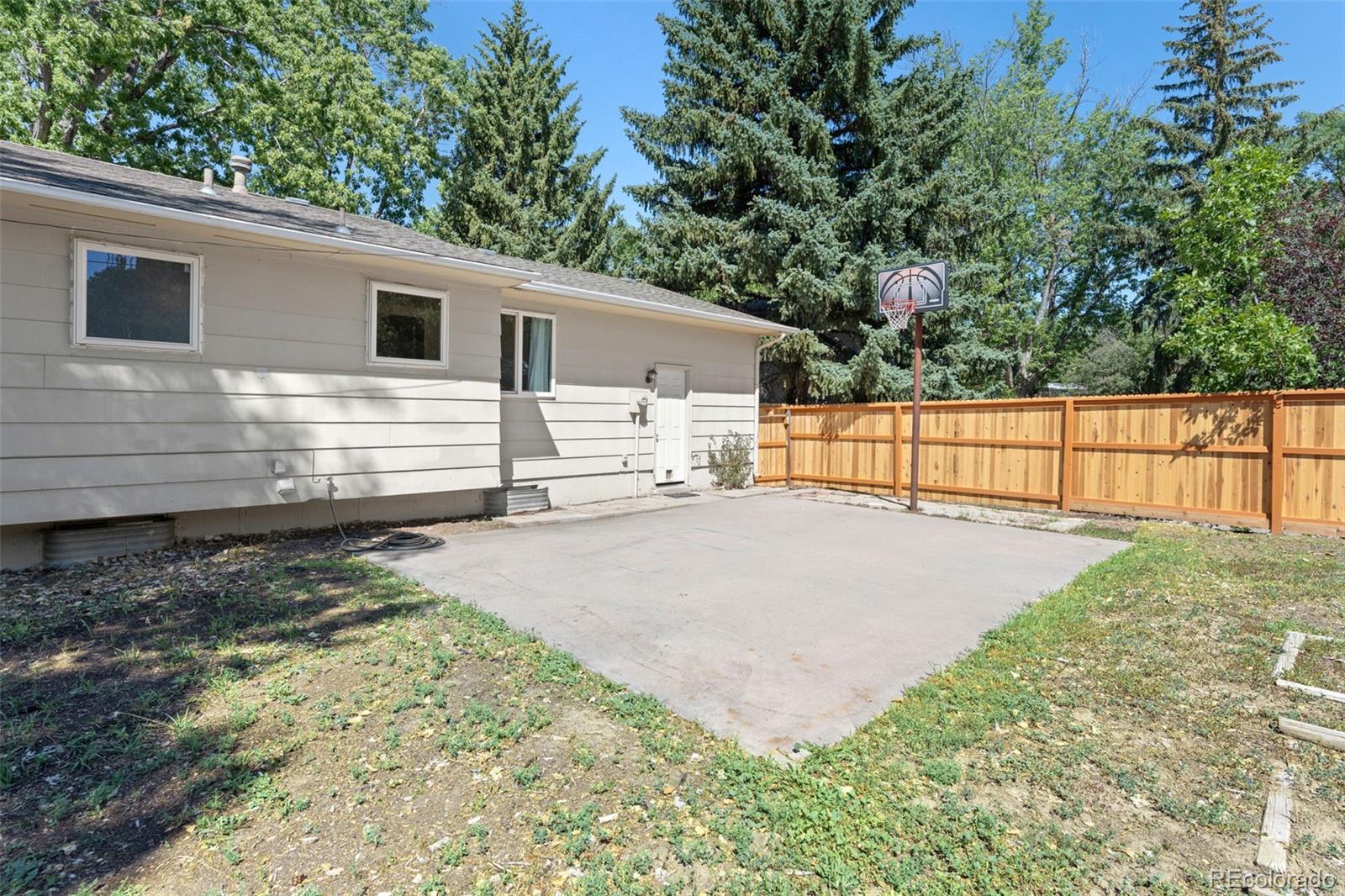 3842 Vaquero Circle