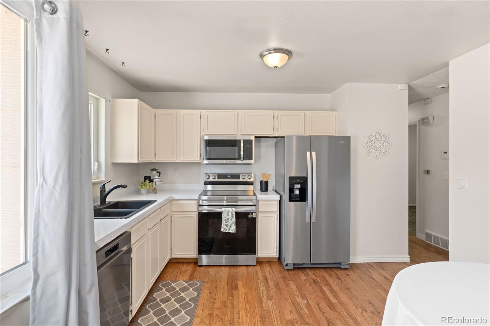 3842 Vaquero Circle
