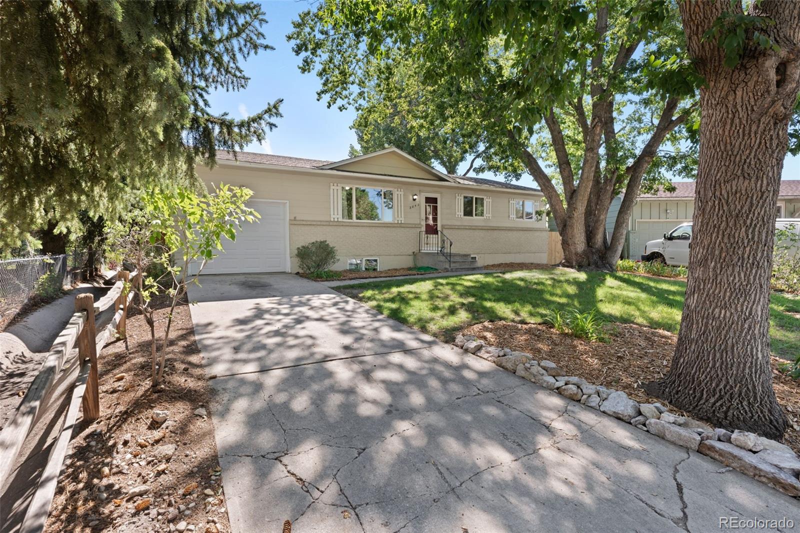 3842 Vaquero Circle