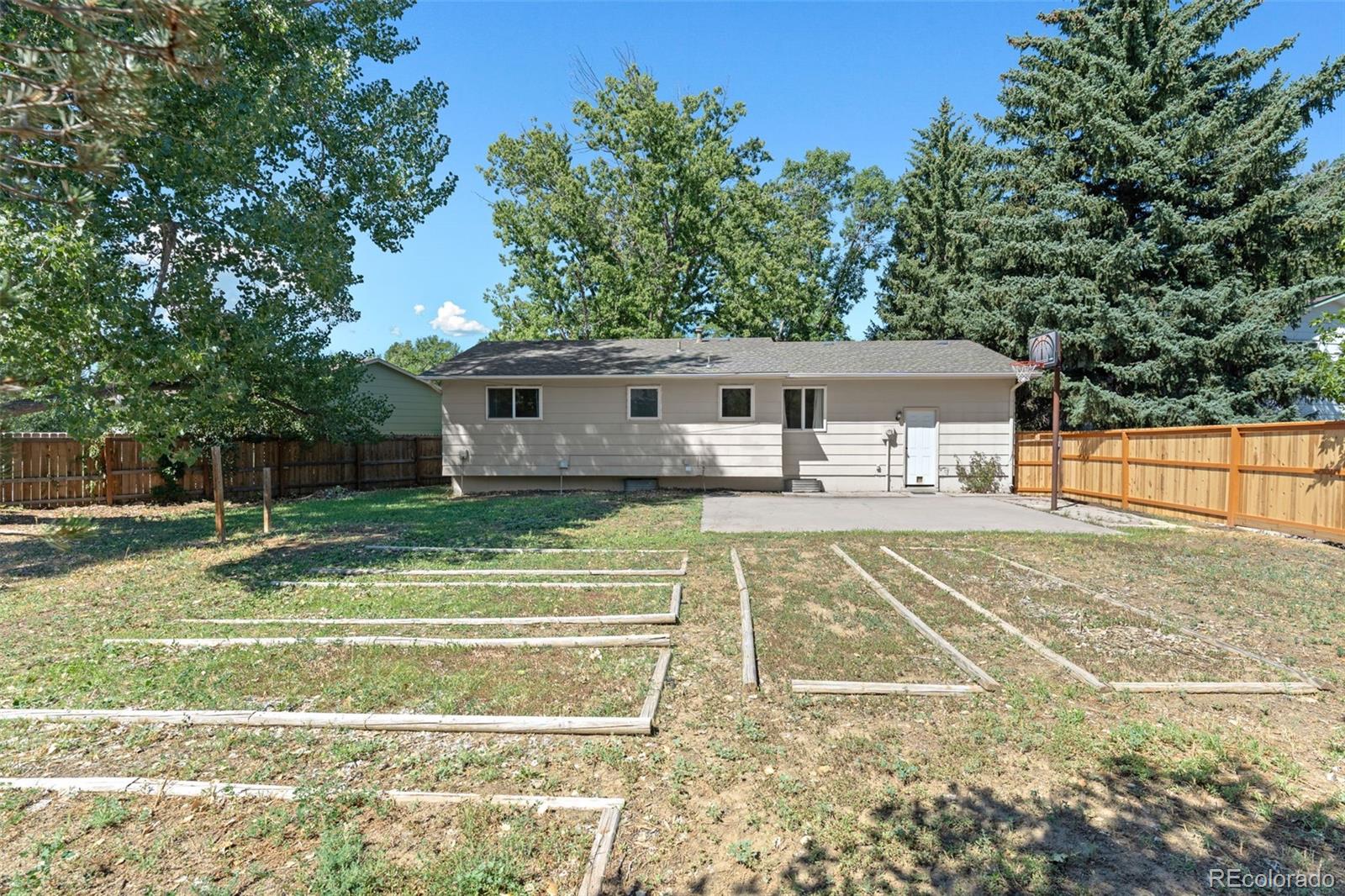 3842 Vaquero Circle