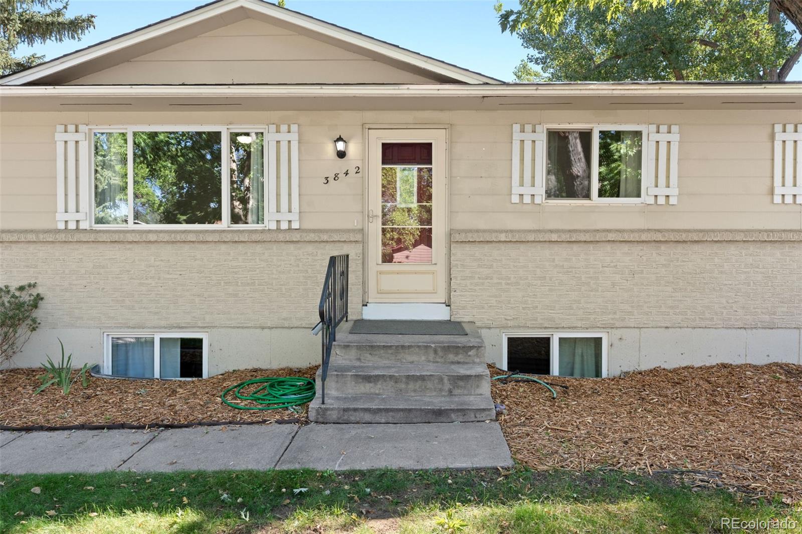 3842 Vaquero Circle