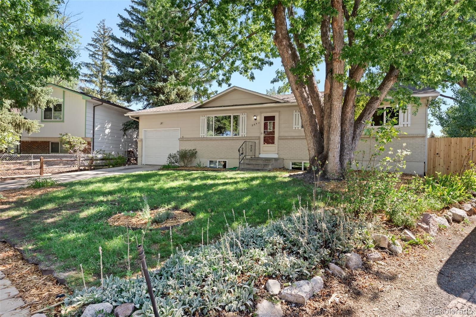 3842 Vaquero Circle