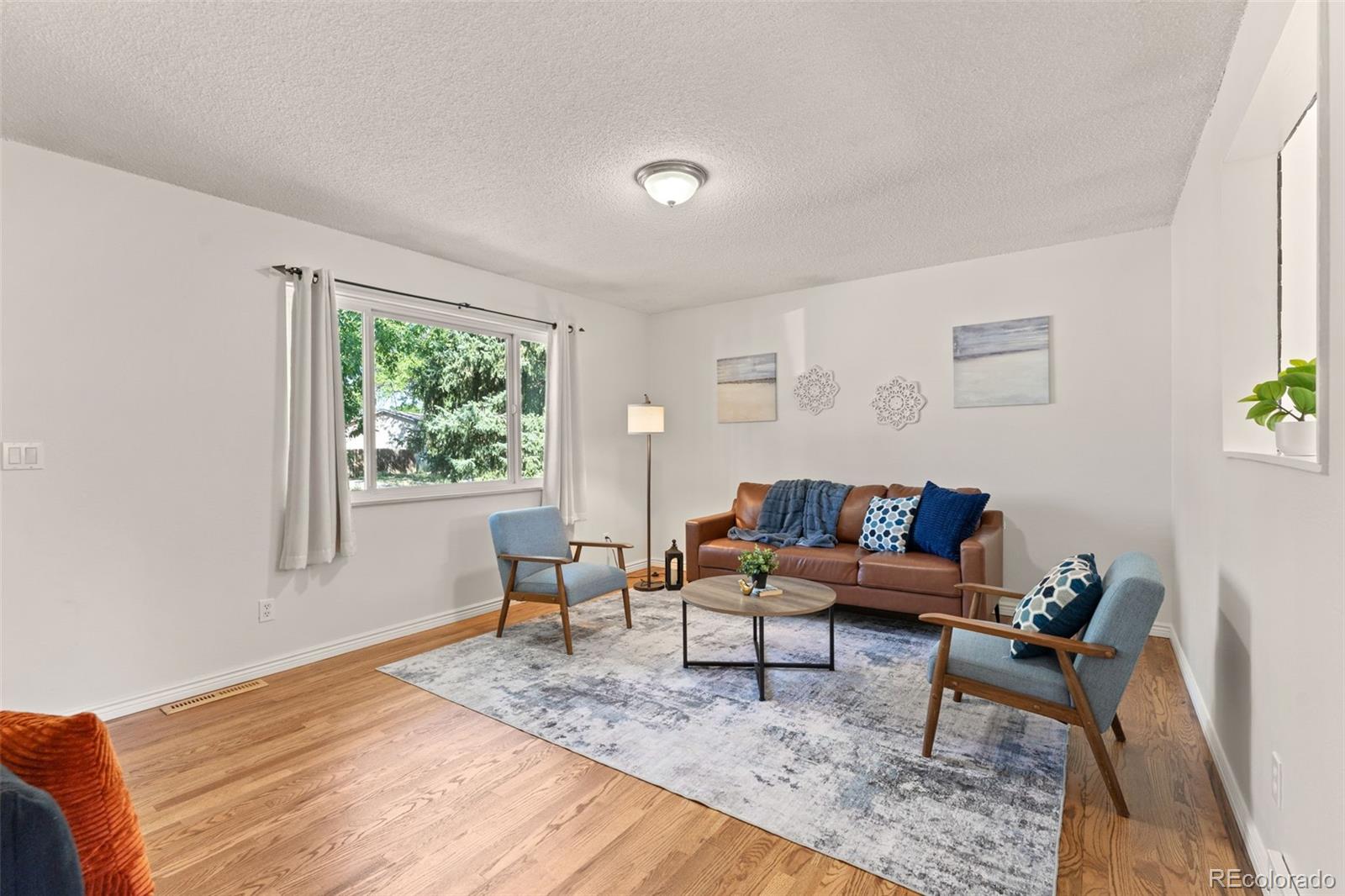3842 Vaquero Circle