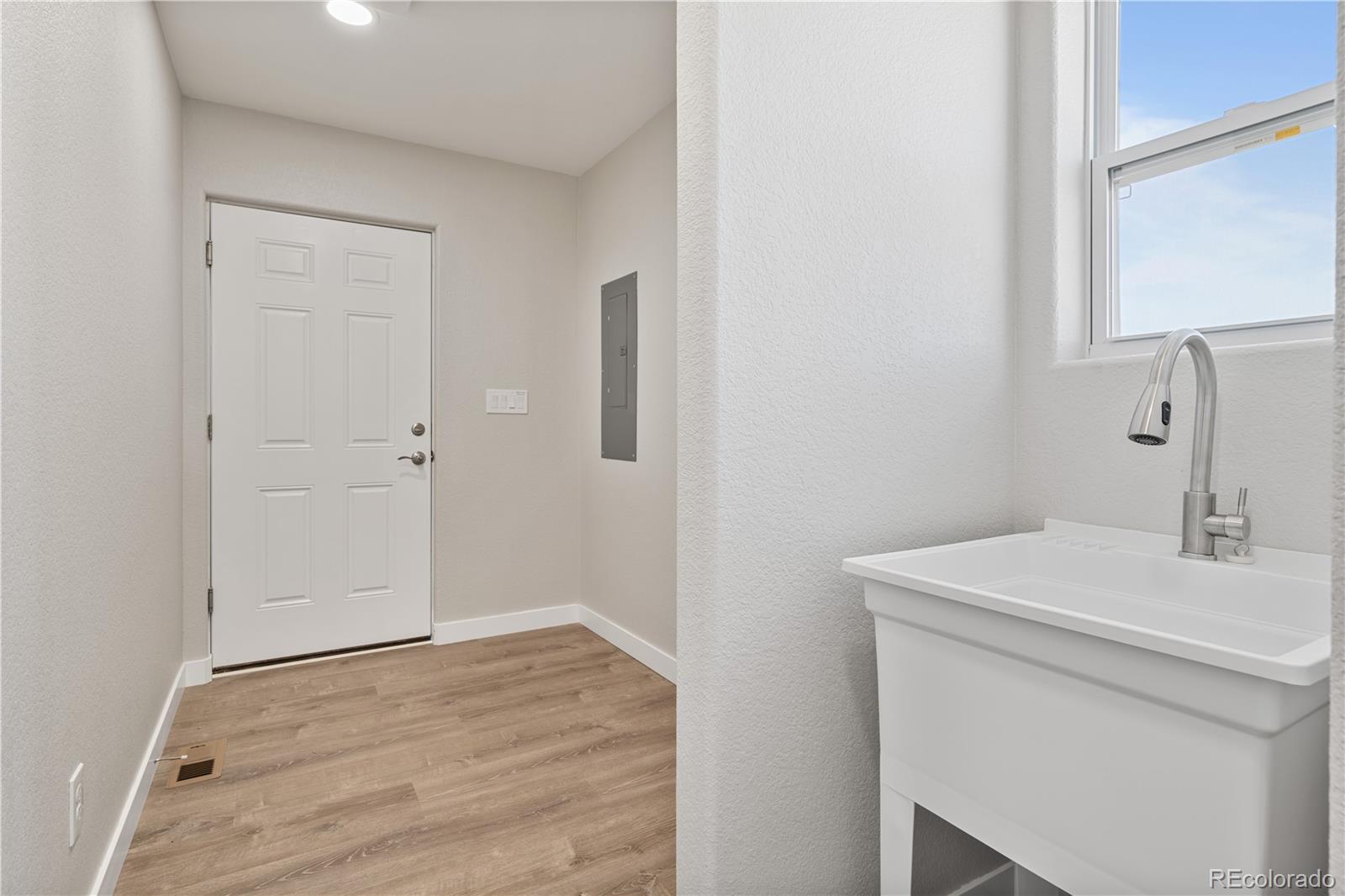 7523 Little Chief Court