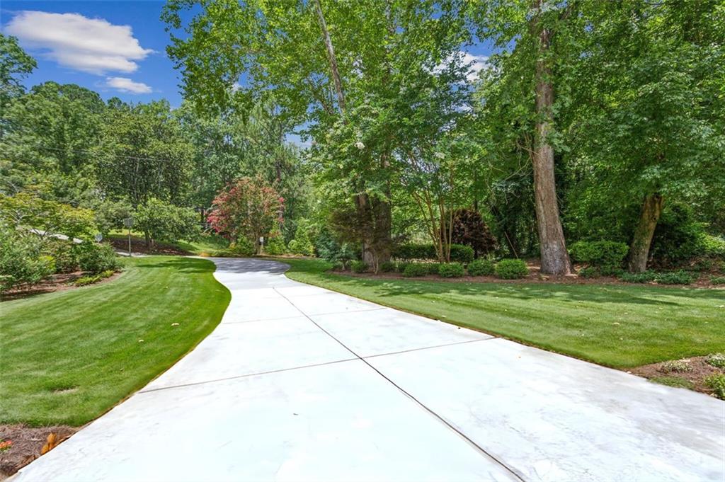 750 Crest Valley Drive NW
