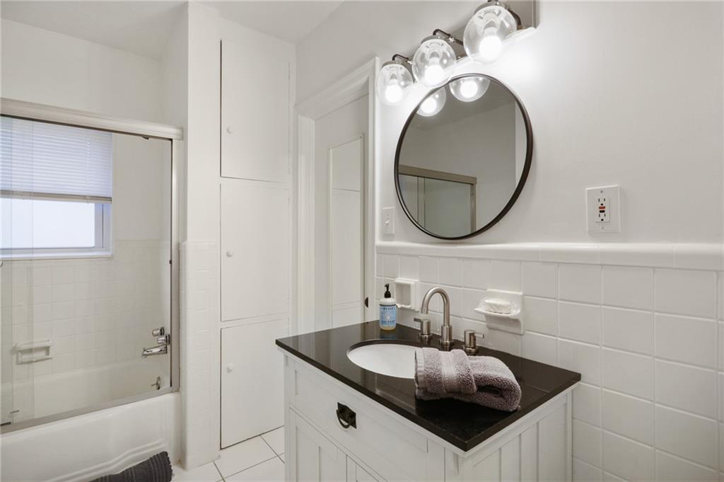 961 E Rock Springs Road NE